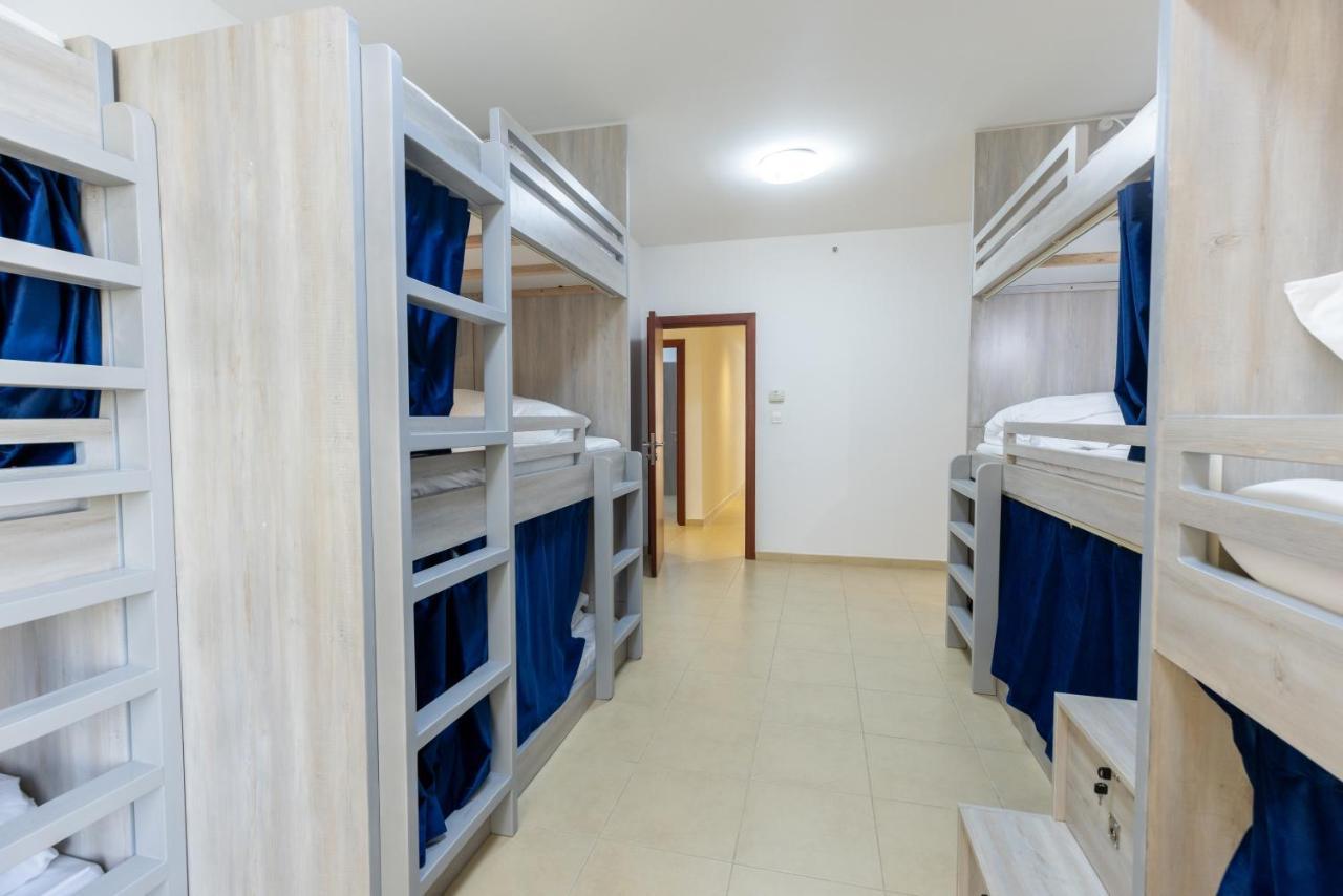 Hostel Travel Hub Premium Dubai Exterior foto