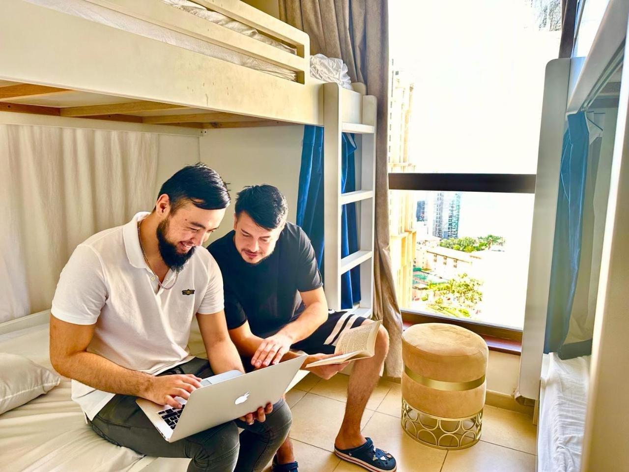 Hostel Travel Hub Premium Dubai Exterior foto